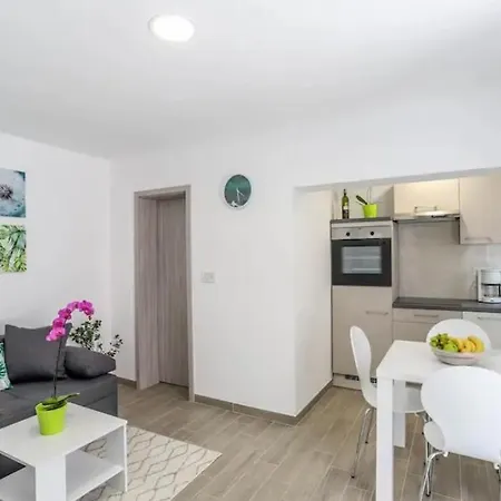 Rose Apartment