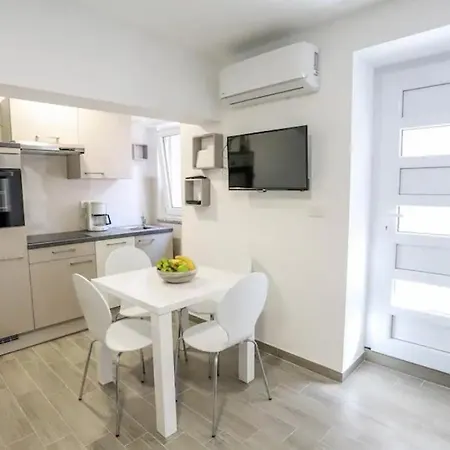 Rose Apartment